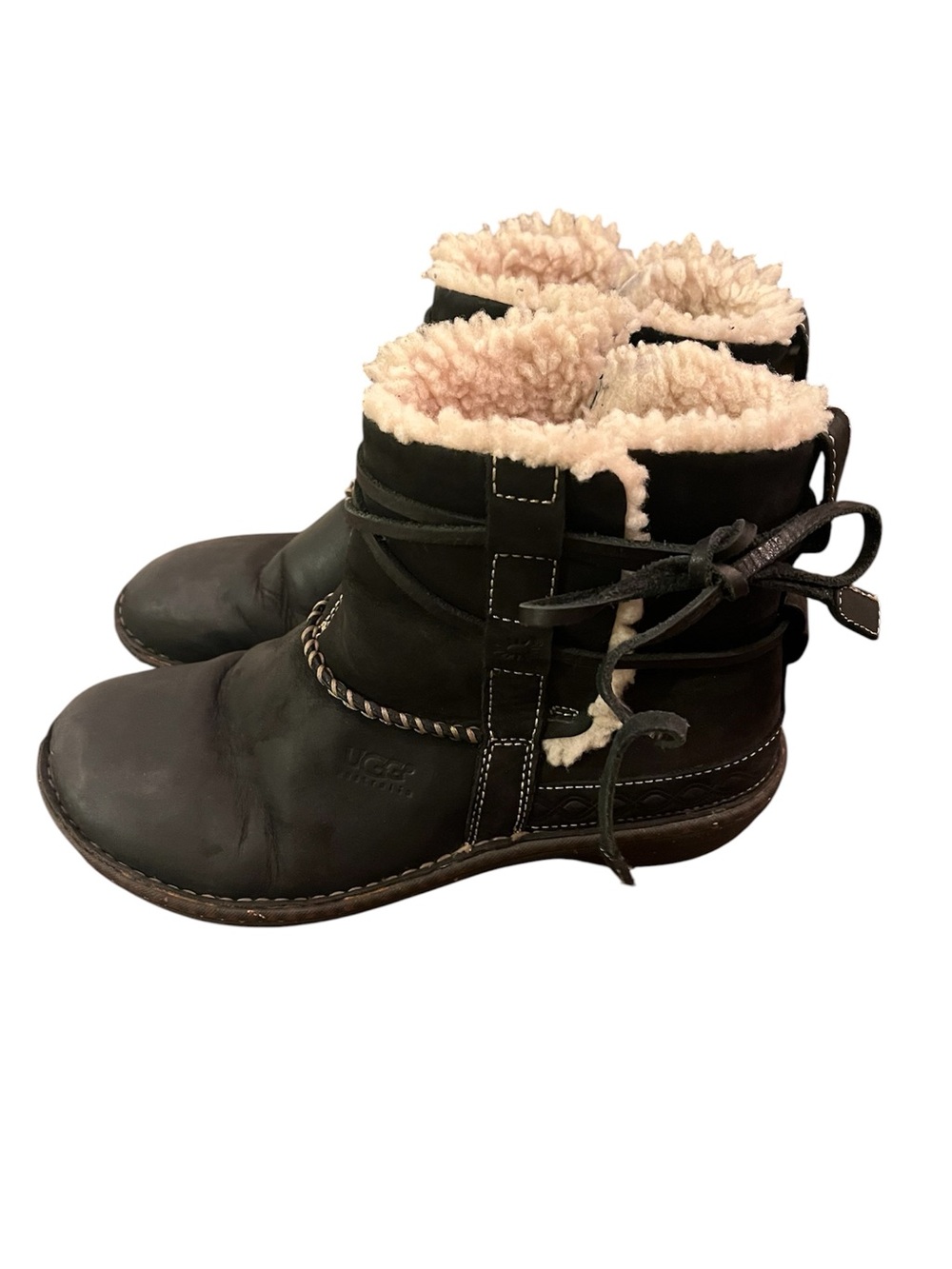 UGG Australia "Cove" Shearling-Lined Ankle Boots. Size 9